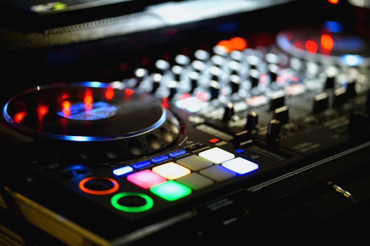 DJ-оборудование для музыкального вечера
